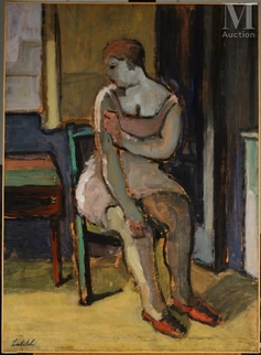 Femme sur chaise